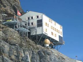 Cabane du Mönchsjoch