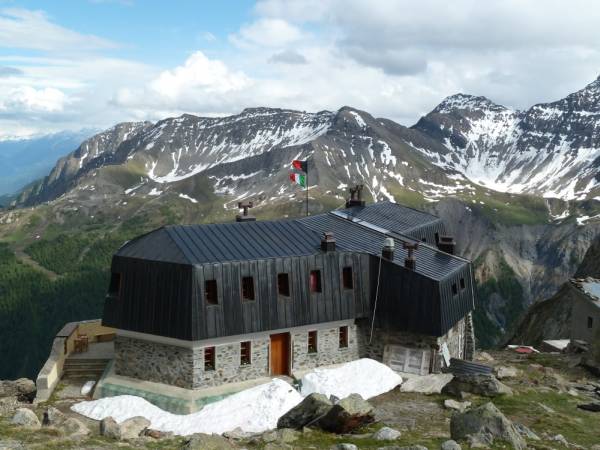 Refuge Monzino