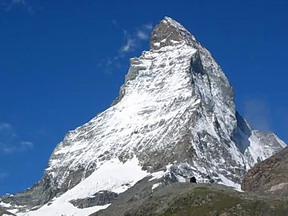 Cabanes suisses des Alpes valaisanes